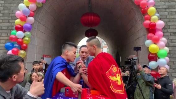 腕力比赛，力量与技巧的巅峰对决